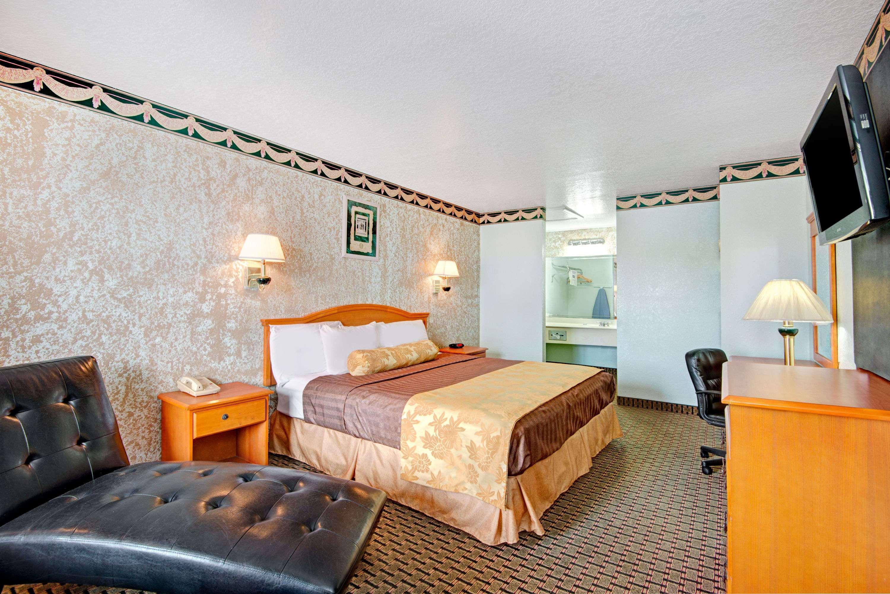 ทราเวลลอดจ์ บาย วินด์แฮม ซานอันโตนิโอ แลคแลนด์ เอเอฟบี Hotel ภายนอก รูปภาพ
