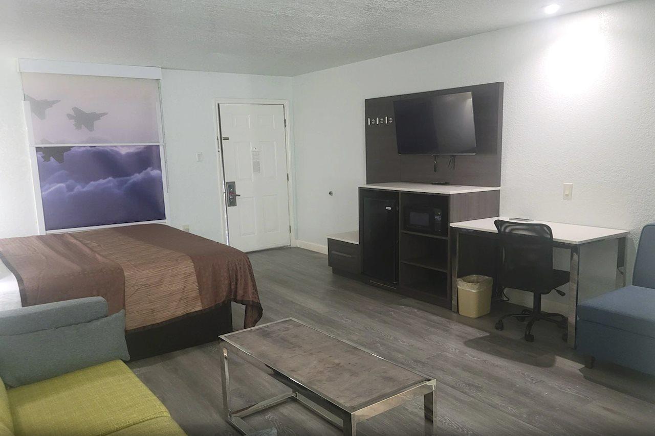 ทราเวลลอดจ์ บาย วินด์แฮม ซานอันโตนิโอ แลคแลนด์ เอเอฟบี Hotel ภายนอก รูปภาพ