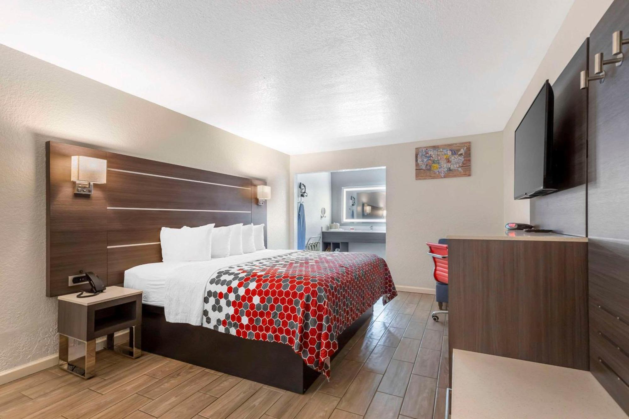 ทราเวลลอดจ์ บาย วินด์แฮม ซานอันโตนิโอ แลคแลนด์ เอเอฟบี Hotel ภายนอก รูปภาพ