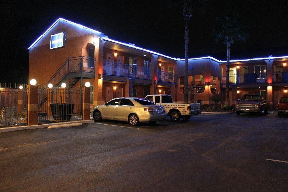 ทราเวลลอดจ์ บาย วินด์แฮม ซานอันโตนิโอ แลคแลนด์ เอเอฟบี Hotel ภายนอก รูปภาพ