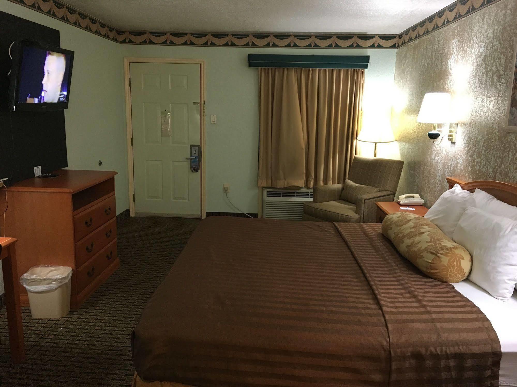 ทราเวลลอดจ์ บาย วินด์แฮม ซานอันโตนิโอ แลคแลนด์ เอเอฟบี Hotel ภายนอก รูปภาพ